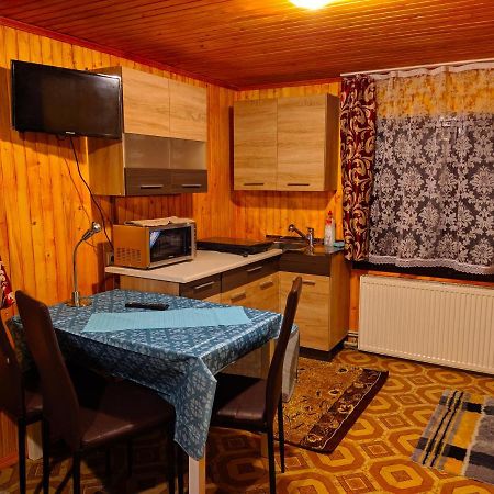 У Оксани Guest House ควาสซี ภายนอก รูปภาพ