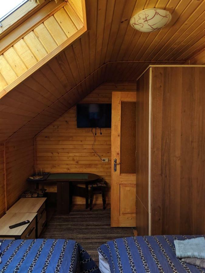 У Оксани Guest House ควาสซี ภายนอก รูปภาพ