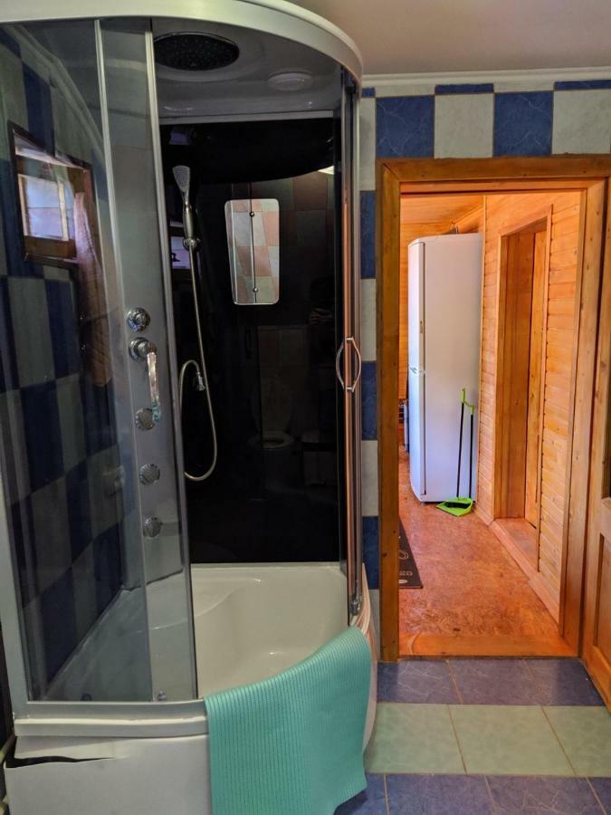 У Оксани Guest House ควาสซี ภายนอก รูปภาพ