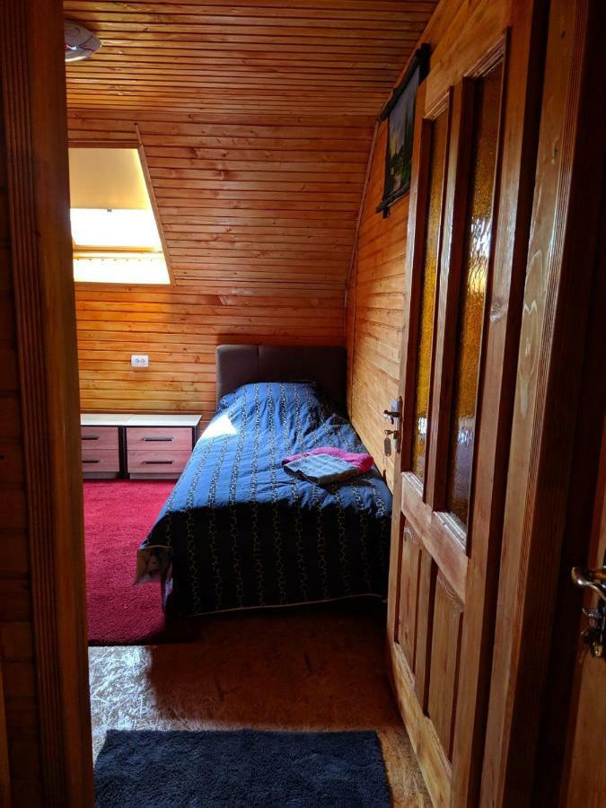 У Оксани Guest House ควาสซี ภายนอก รูปภาพ