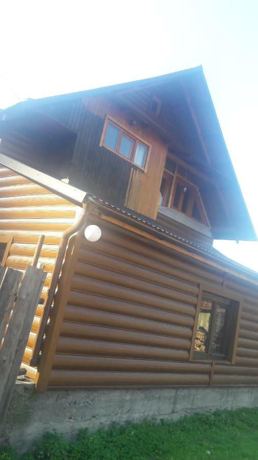 У Оксани Guest House ควาสซี ภายนอก รูปภาพ