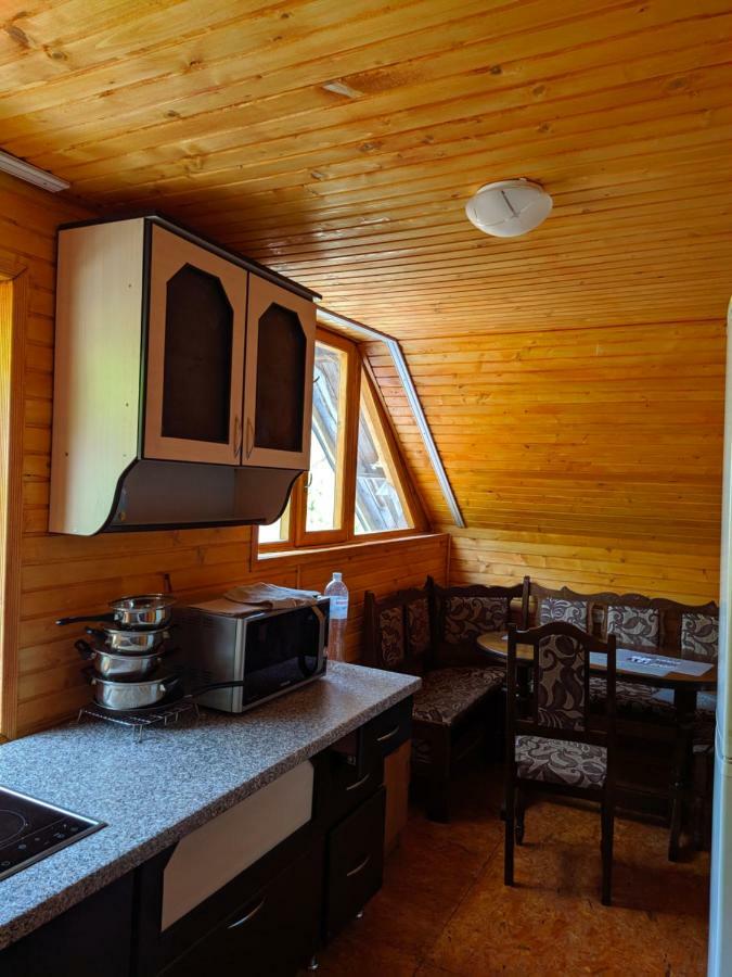 У Оксани Guest House ควาสซี ภายนอก รูปภาพ