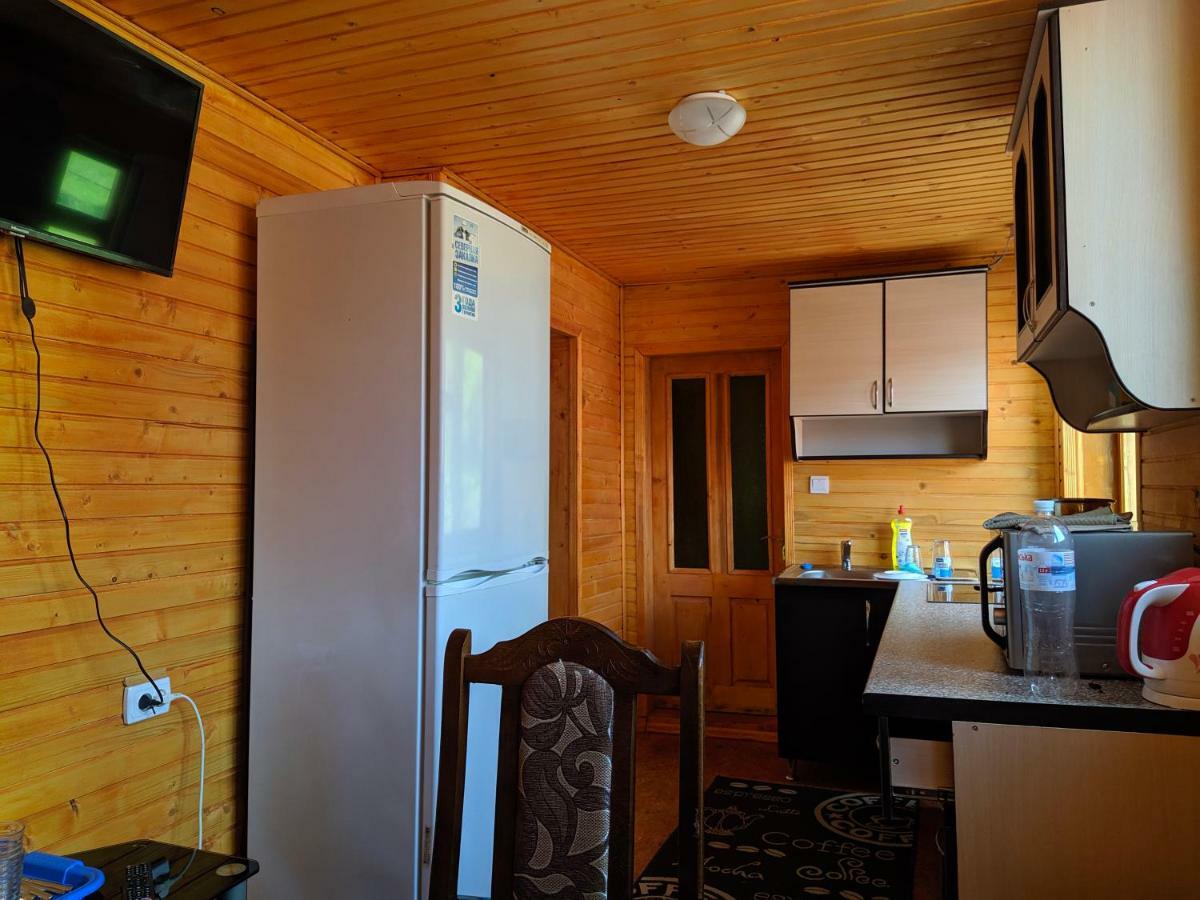 У Оксани Guest House ควาสซี ภายนอก รูปภาพ