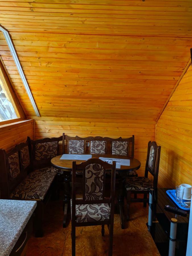 У Оксани Guest House ควาสซี ภายนอก รูปภาพ