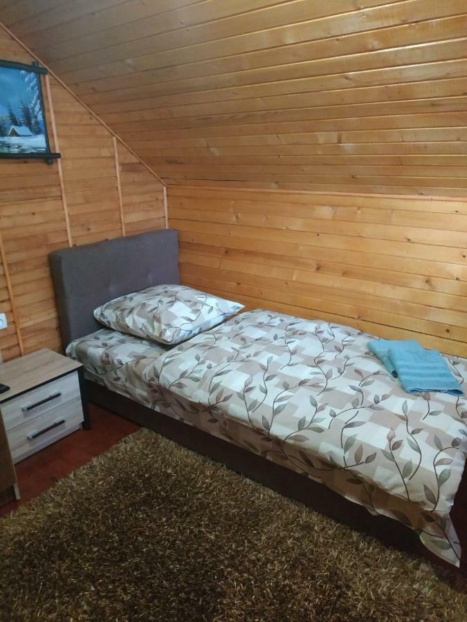 У Оксани Guest House ควาสซี ภายนอก รูปภาพ