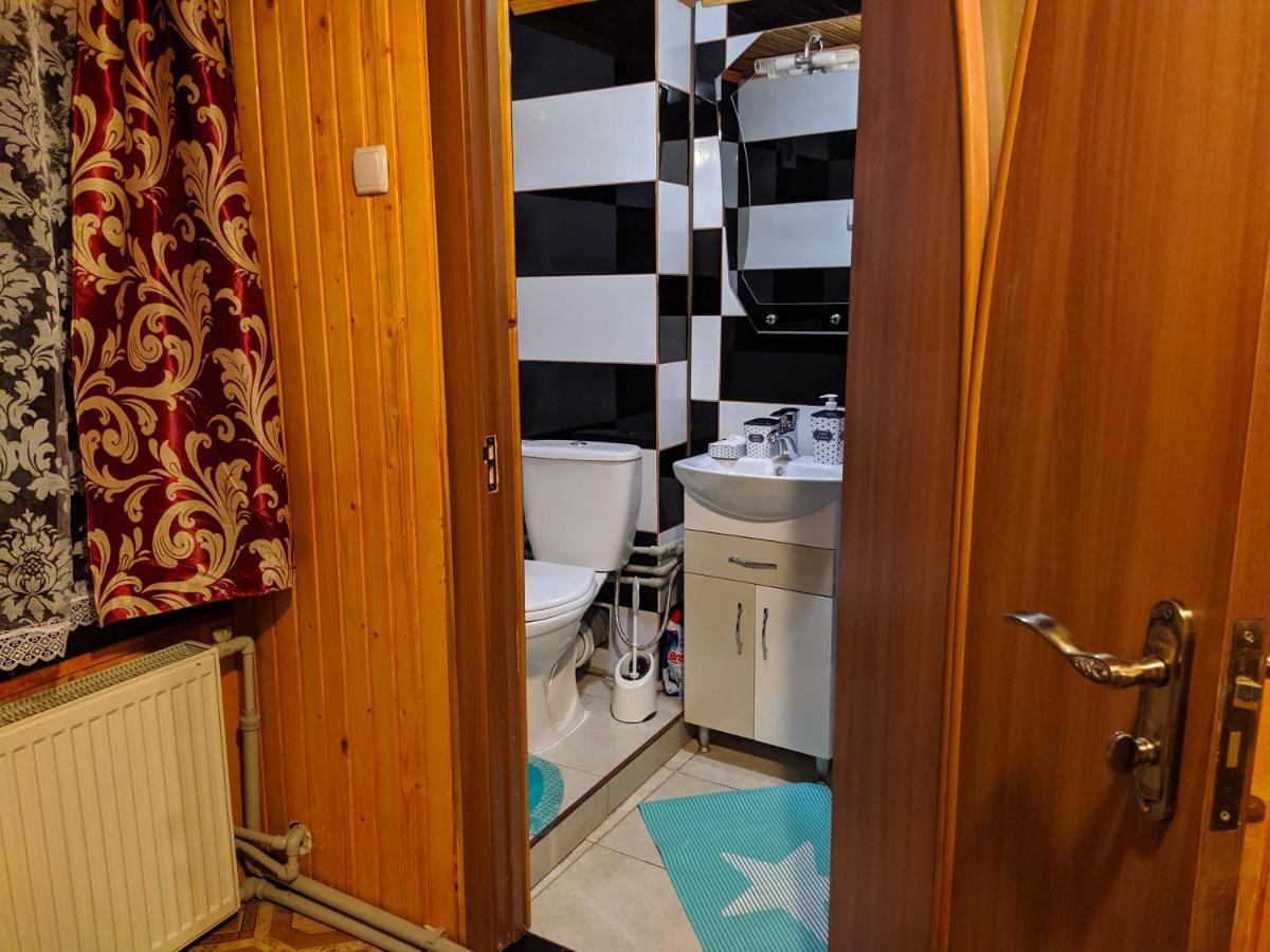 У Оксани Guest House ควาสซี ภายนอก รูปภาพ
