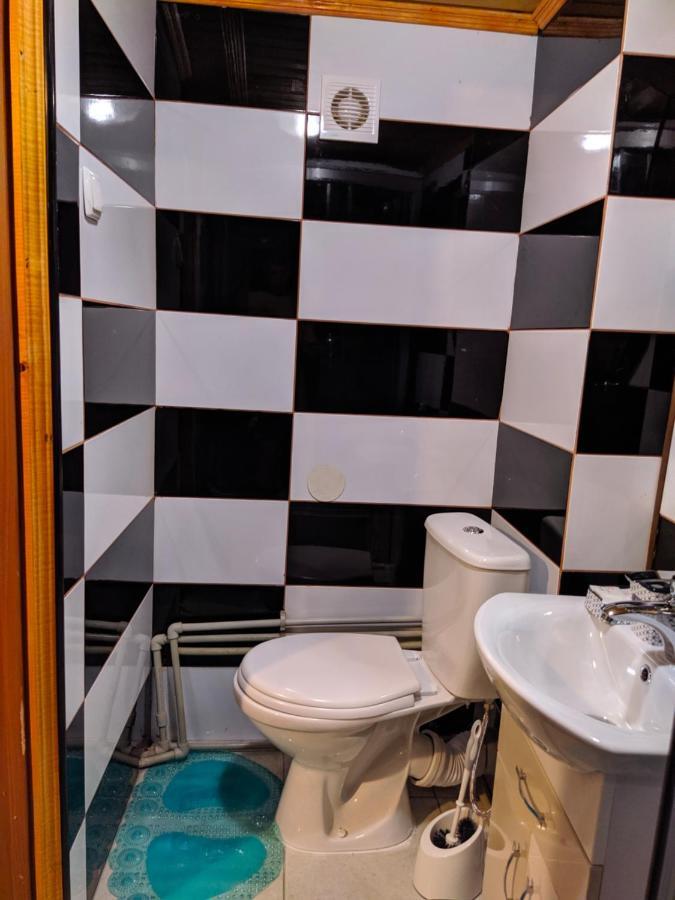 У Оксани Guest House ควาสซี ภายนอก รูปภาพ